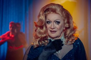 7 motivos para assistir a emocionante e divertida "Queen Loretta" na Netflix