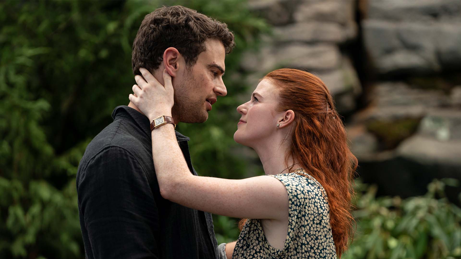a-mulher-do-viajante-do-tempo-serie-da-hbo-max-mistura-viagem-no-tempo-e-romance
