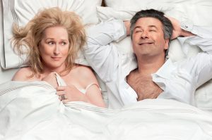 Sessão da Tarde encerra semana com romance "Simplesmente Complicado", exibido nesta sexta-feira (19)