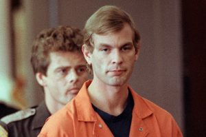 Conversando com um serial killer Nova série da Netflix investiga o caso real que inspirou "Dahmer: Um Canibal Americano"; conheça!