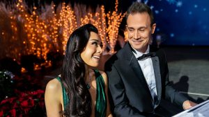 natal-com-voce-queridinha-da-serie-lucifer-estrela-essa-comedia-de-natal-na-netflix-vale-a-pena-assistir
