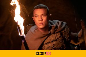 Ator de "Senhor dos Anéis" emociona público da CCXP22 ao falar de apoio brasileiro contra críticas racistas
