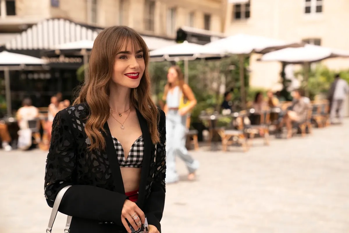 emily-em-paris-tudo-o-que-voce-precisa-lembrar-antes-de-assistir-a-3a-temporada-na-netflix