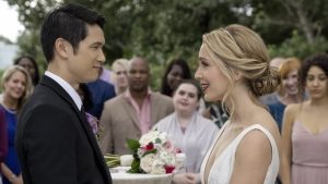 Jennifer (Jessica Rothe) e Solomon (Harry Shum Jr.) em Por Toda a Minha Vida (Reprodução)