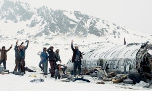 A Sociedade da Neve não é a primeira obra a contar a história do acidente nos Andes; conheça outras versões