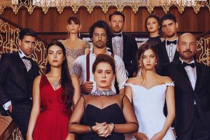 Sra. Fazilet e Suas Duas Filhas (Fazilet Hanım ve Kızları) - Novela Turca