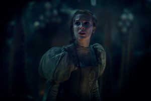 Millie Bobby Brown como princesa Elodie em cena de Donzela (Divulgação / Netflix)