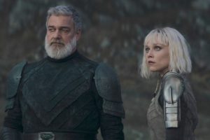 Baylan Skoll (Ray Stevenson) e Shin Hati (Ivanna Sakhnno) em cena de Ahsoka (Reprodução / Disney+)
