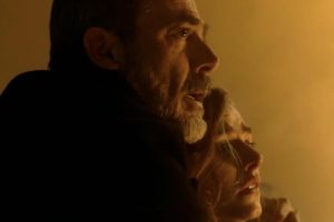 Jeffrey Dean Morgan e Cricket Brown em Rogai por Nós (Reprodução)