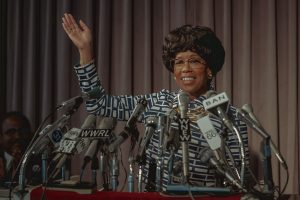 Regina King como Shirley Chisholm em Shirley Para Presidente (Divulgação / Netflix)