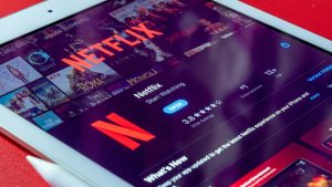 Logo Netflix (Foto: Souvik Banerjee / Unsplash)