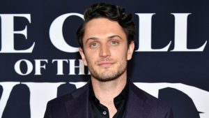 Colin Woodell c elenco pulso