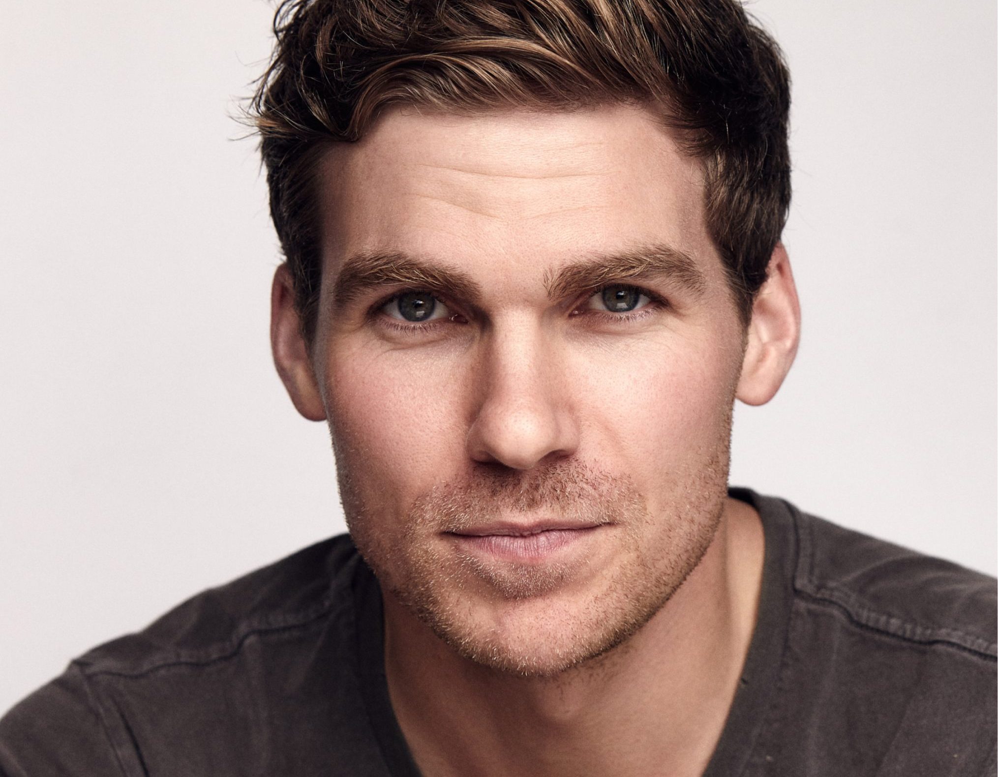 Pete Ploszek elenco da 5ª temporada de Você